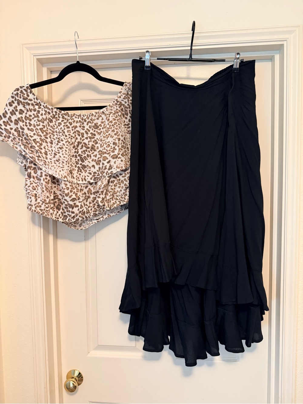 Torrid 2 piece set Black Tiered Midi Skirt & leopard top